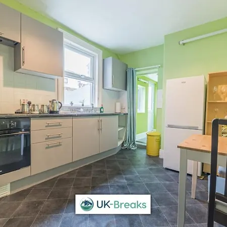 Large Centrally Located 5 Bedroom House - All En-suite Casa vacanze Workington