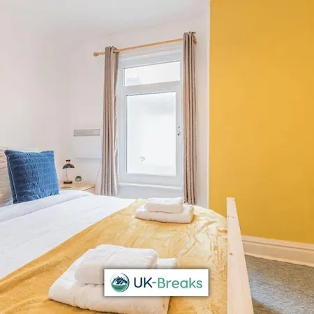 Large Centrally Located 5 Bedroom House - All En-suite Casa vacanze