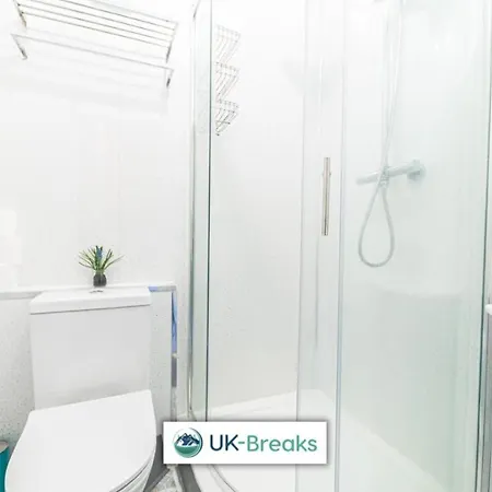 Large Centrally Located 5 Bedroom House - All En-suite Casa vacanze Workington