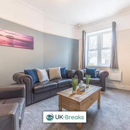 بيت للعطل Large Centrally Located 5 Bedroom House - All En-suite ووركينجتون