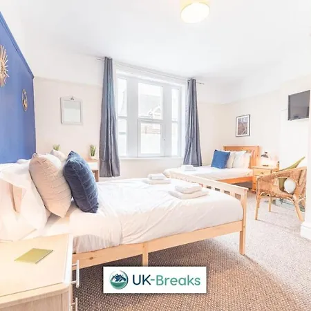 Large Centrally Located 5 Bedroom House - All En-suite * Workington