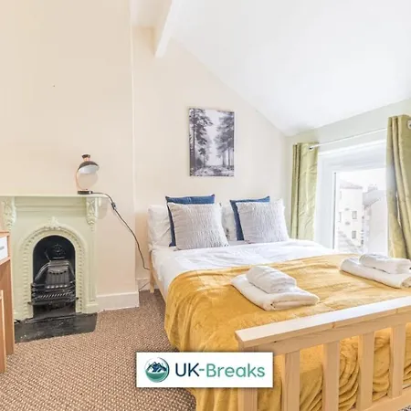 Σπίτι διακοπών Large Centrally Located 5 Bedroom House - All En-suite Workington